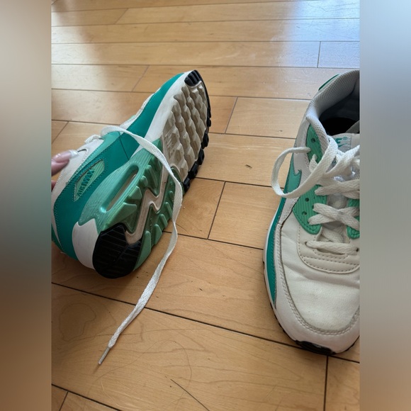 nike air max’s size 5.5YOUTH - Picture 2 of 4